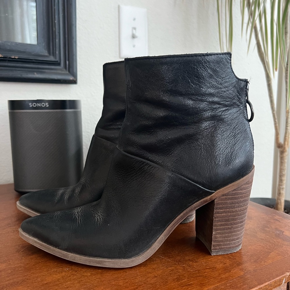 Franco Sarto black leather heeled booties 7.5
